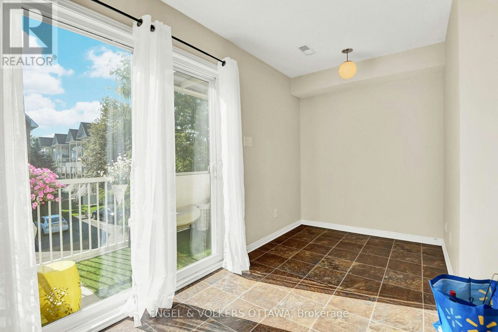 38 Lakepointe Drive, Ottawa, ON, K4A 5E3 - 18