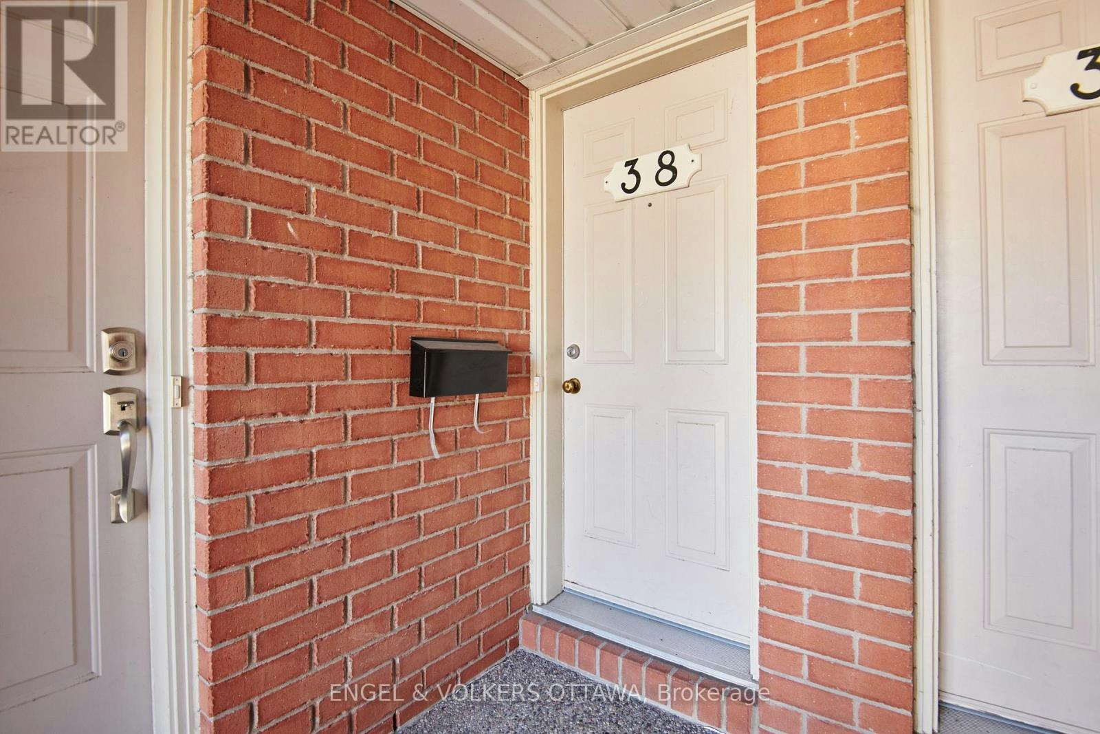 38 Lakepointe Drive, Ottawa, ON, K4A 5E3 - 3