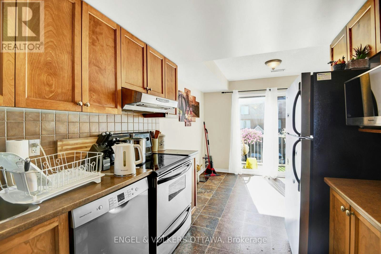 38 Lakepointe Drive, Ottawa, ON, K4A 5E3 - 16