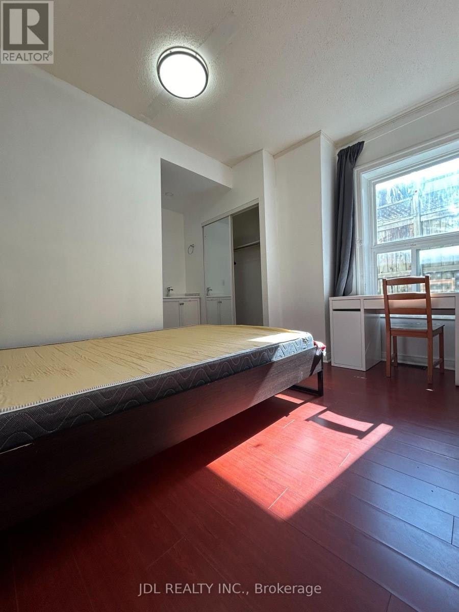 SUITE-A Main Floor 4 Fitzroy Terr Terrace, Toronto, ON, M5T 2K3