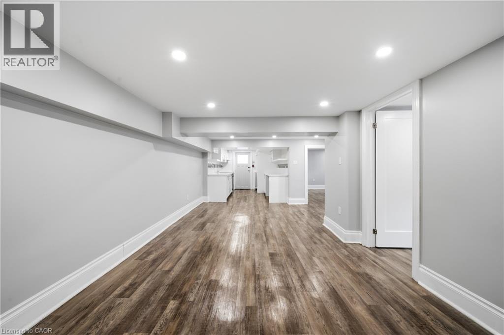 R-1 Kingswood Road, Toronto, ON, M4E 3N4 - 12