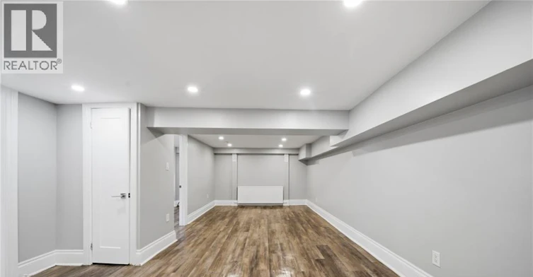 R-1 Kingswood Road, Toronto, ON, M4E 3N4 - 8