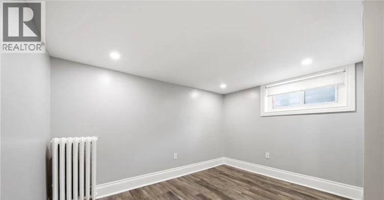 R-1 Kingswood Road, Toronto, ON, M4E 3N4 - 16
