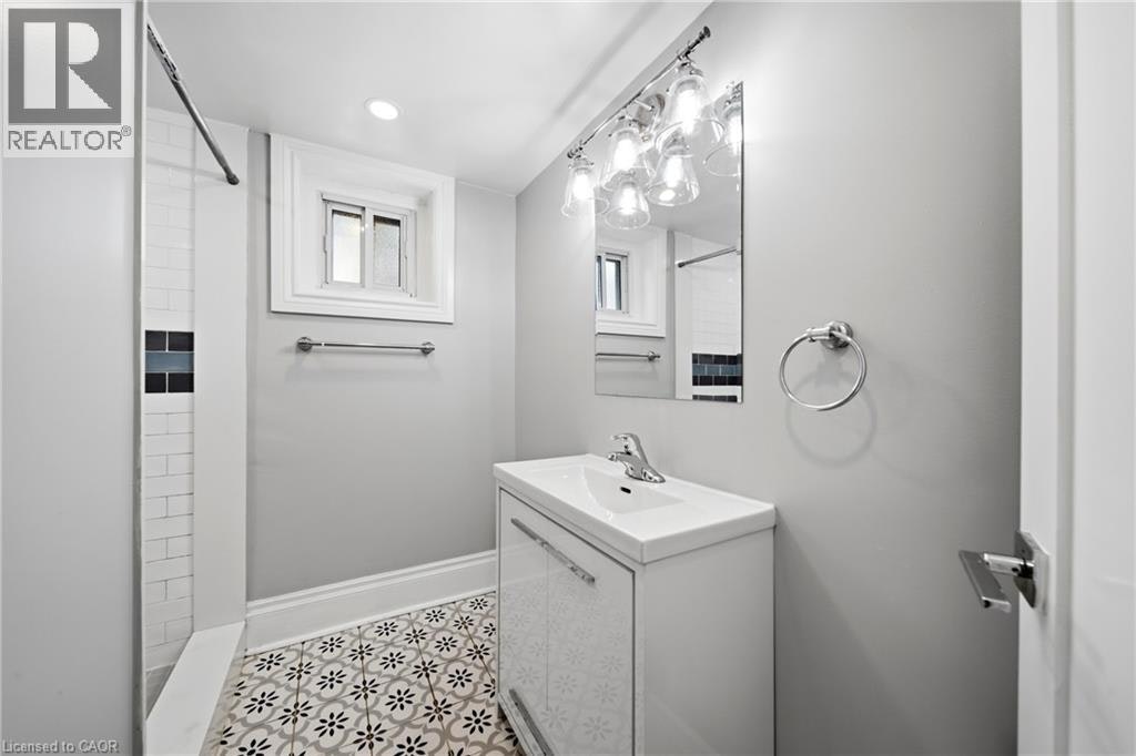 R-1 Kingswood Road, Toronto, ON, M4E 3N4 - 18