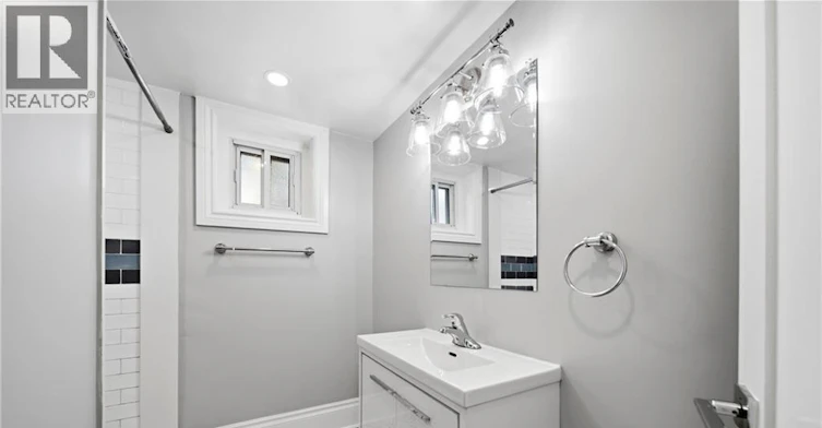 R-1 Kingswood Road, Toronto, ON, M4E 3N4 - 18