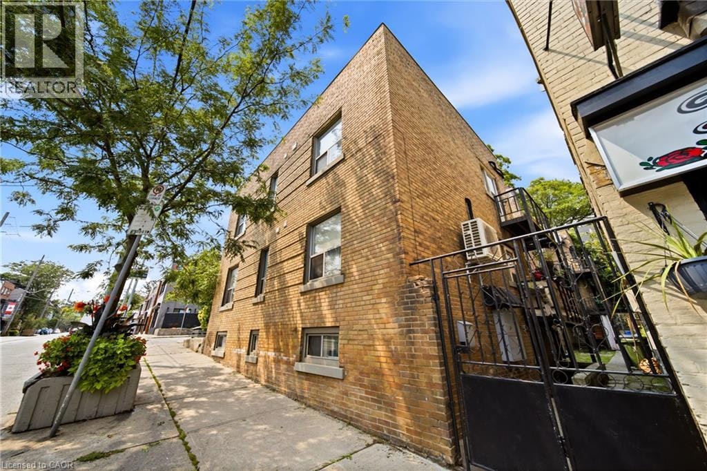 R-1 Kingswood Road, Toronto, ON, M4E 3N4 - 2