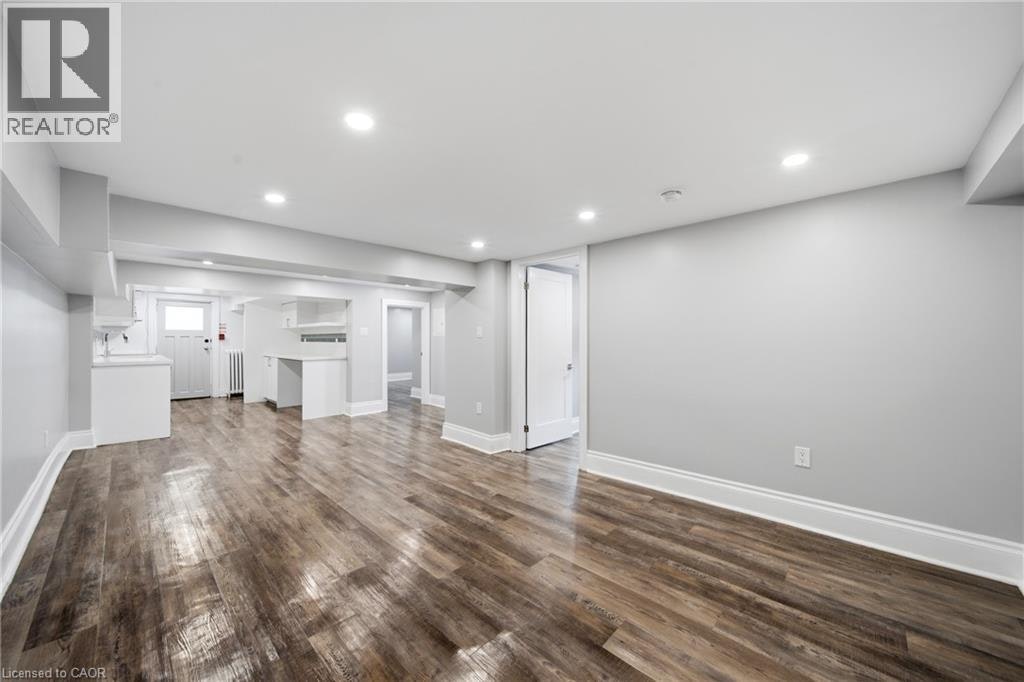 R-1 Kingswood Road, Toronto, ON, M4E 3N4 - 11