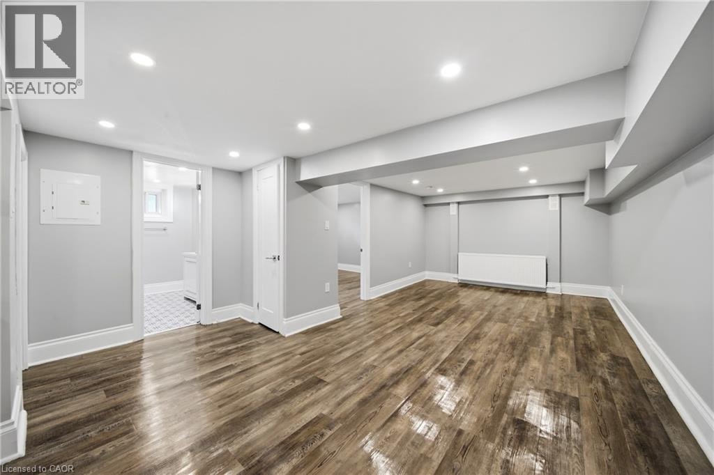 R-1 Kingswood Road, Toronto, ON, M4E 3N4 - 9