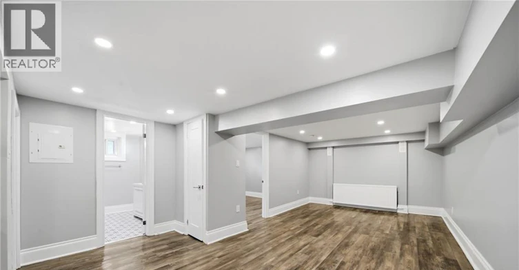 R-1 Kingswood Road, Toronto, ON, M4E 3N4 - 9