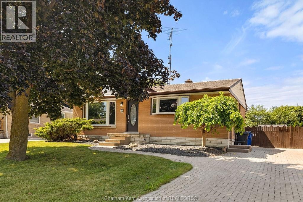 23 Queensway Drive, Chatham-Kent, ON, N7M 4G3