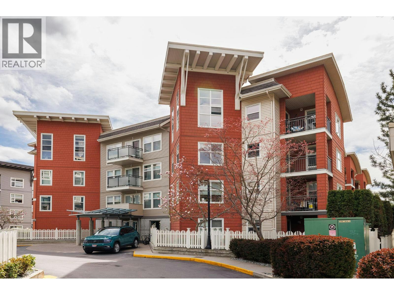 206-555 Yates Road, Kelowna, BC, V1V 2V2