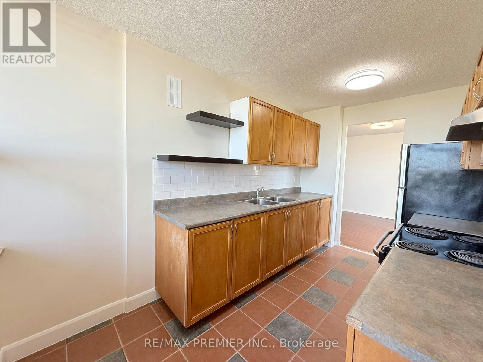 1011-15 Kensington Road, Brampton, ON, L6T 3W2 - 9