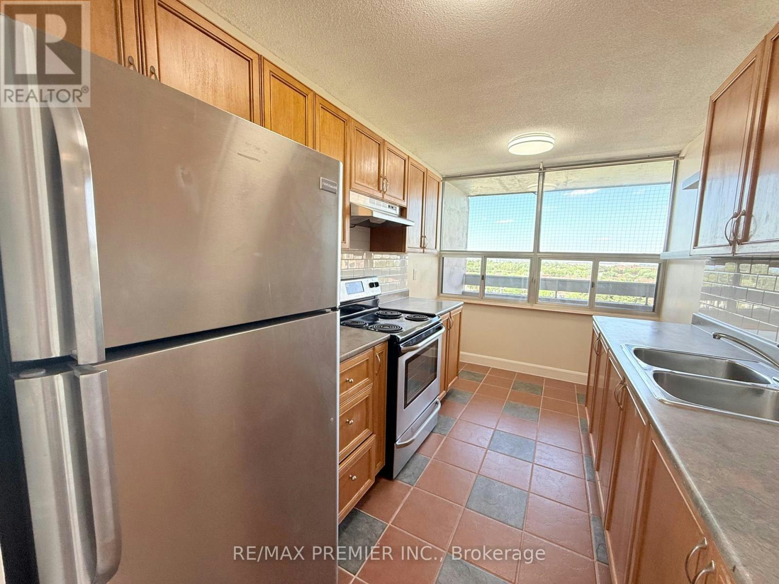 1011-15 Kensington Road, Brampton, ON, L6T 3W2 - 7