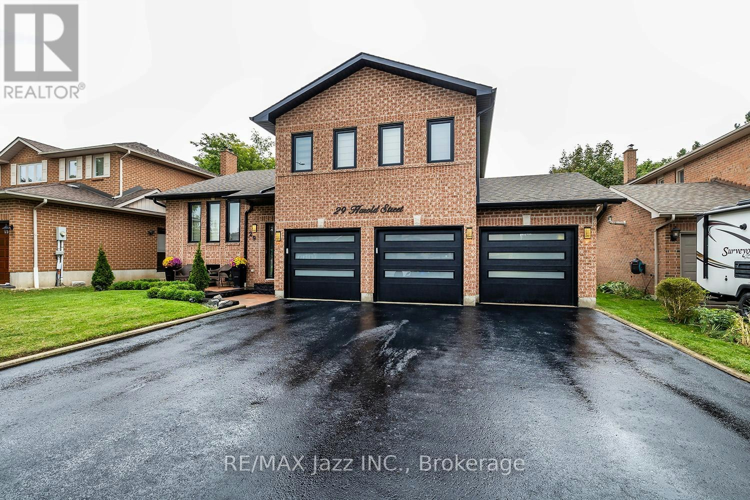29 Harold Street, Whitby, ON, L1N 8Z7