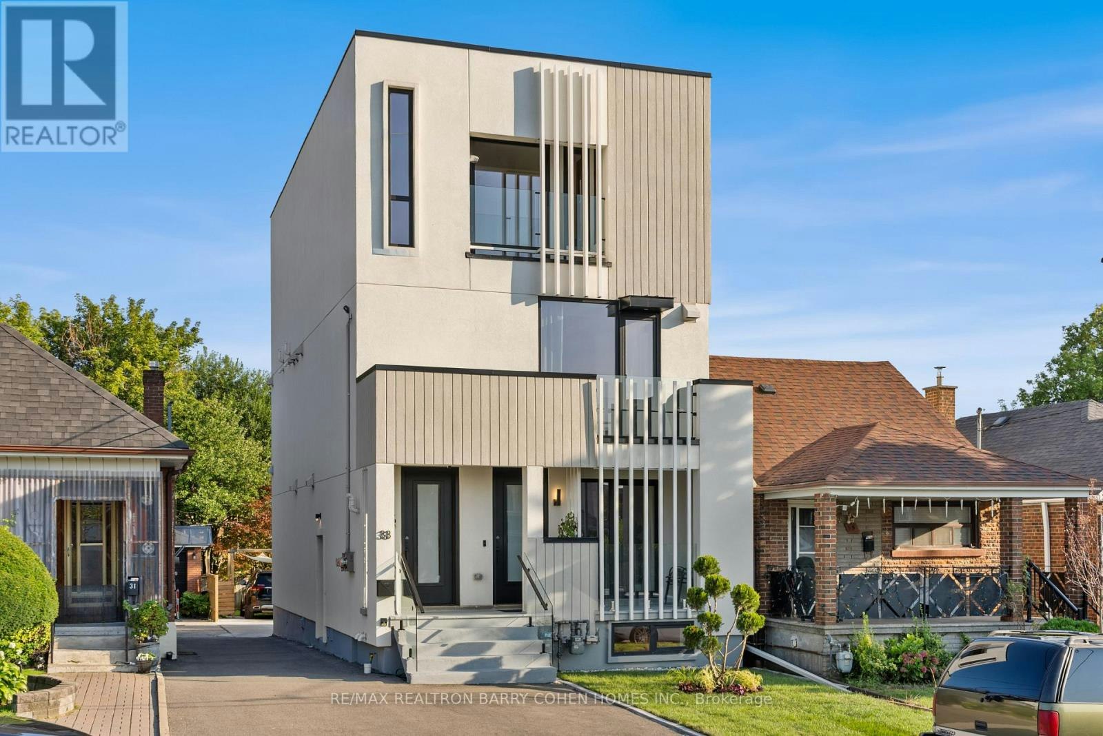 33 Lanark Avenue, Toronto, ON, M6C 2B5