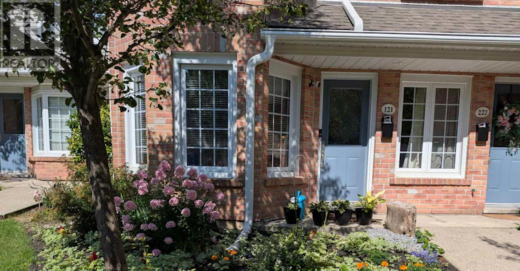121-2110 Cleaver Avenue, Burlington, ON, L7M 3Z4 - 2