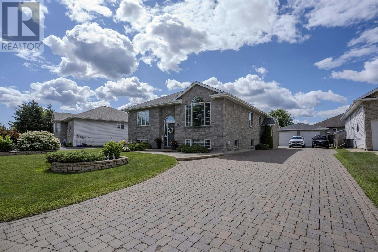 239 Caribou Crescent, Thunder Bay, ON, P7C 5Z5