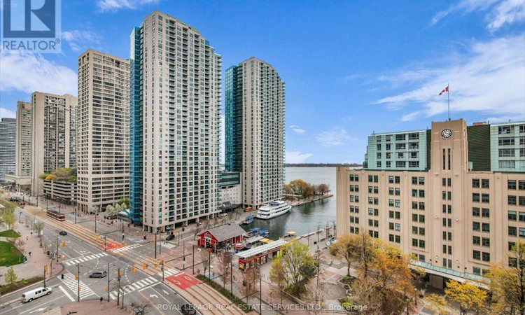 1104-208 Queens Quay W