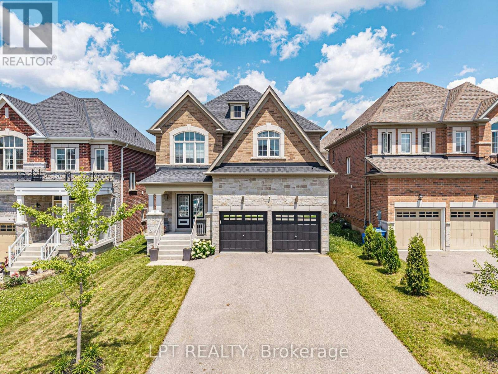 20 Manor Forest Road, East Gwillimbury, ON, L0G 1M0
