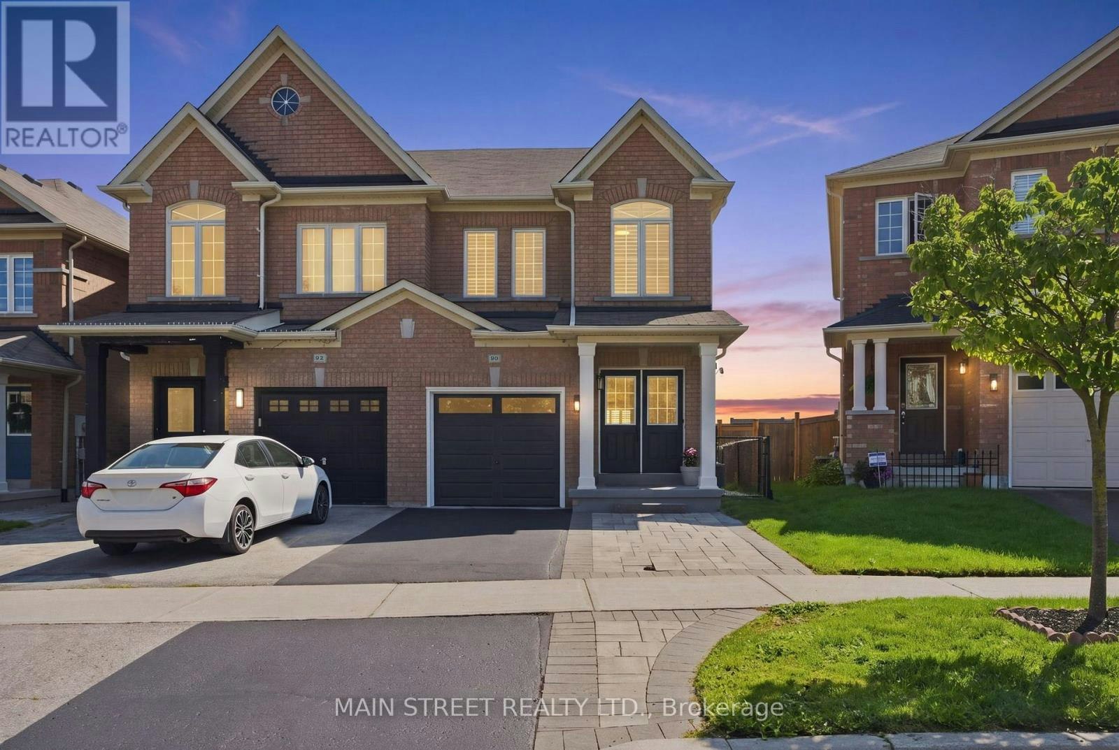 90 Four Seasons Crescent, East Gwillimbury, ON, L9N 0C4