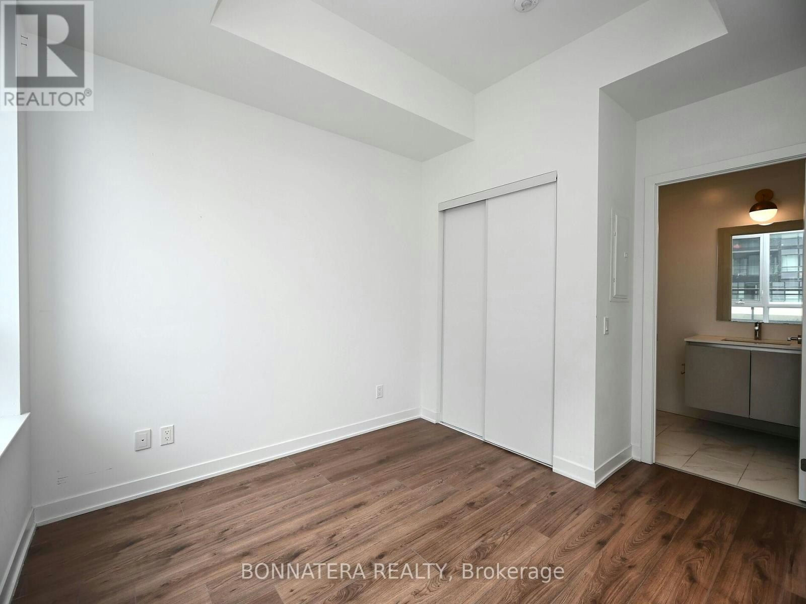 319-405 Dundas Street W, Oakville, ON, L6M 5P9 - 35