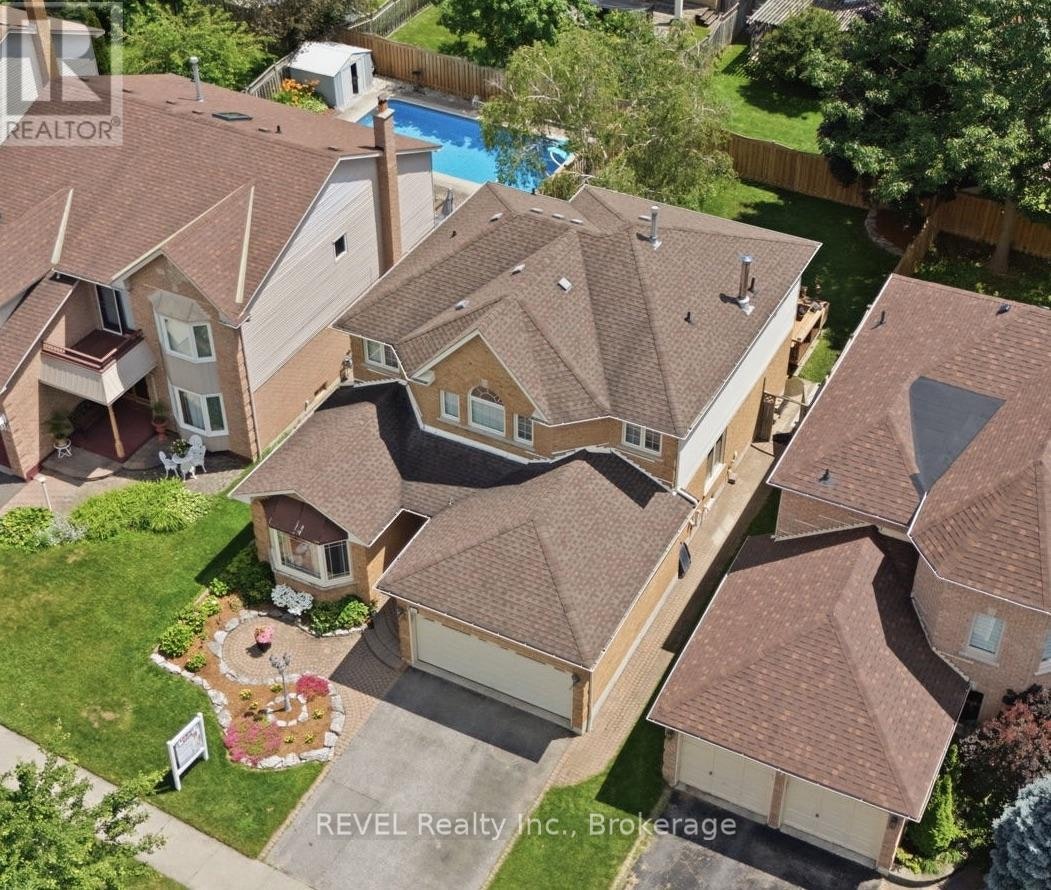 29 Stratton Crescent, Whitby, ON, L1R 1V4