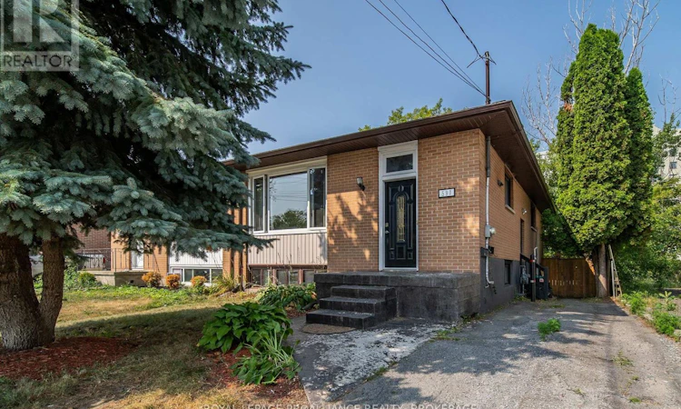 590 Macdonnell Street