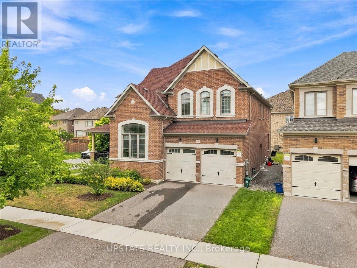 18 Blenheim Circle, Whitby, ON, L1P 0E2