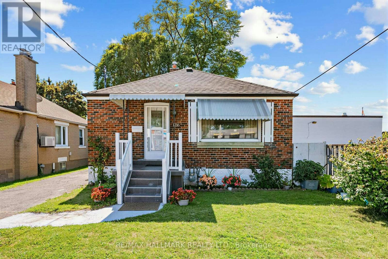 1216 Victoria Park Avenue, Toronto, ON, M4B 2K7