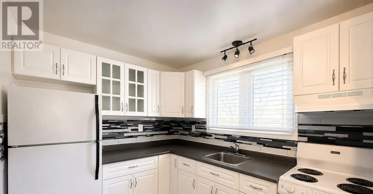 307 Springbank Avenue N, Woodstock, ON, N4S 7R5 - 4