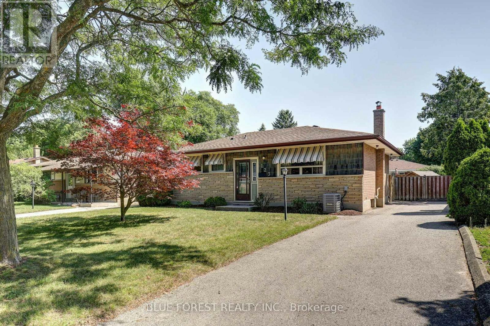 123 Aponi Crescent, London, ON, N5V 2V3