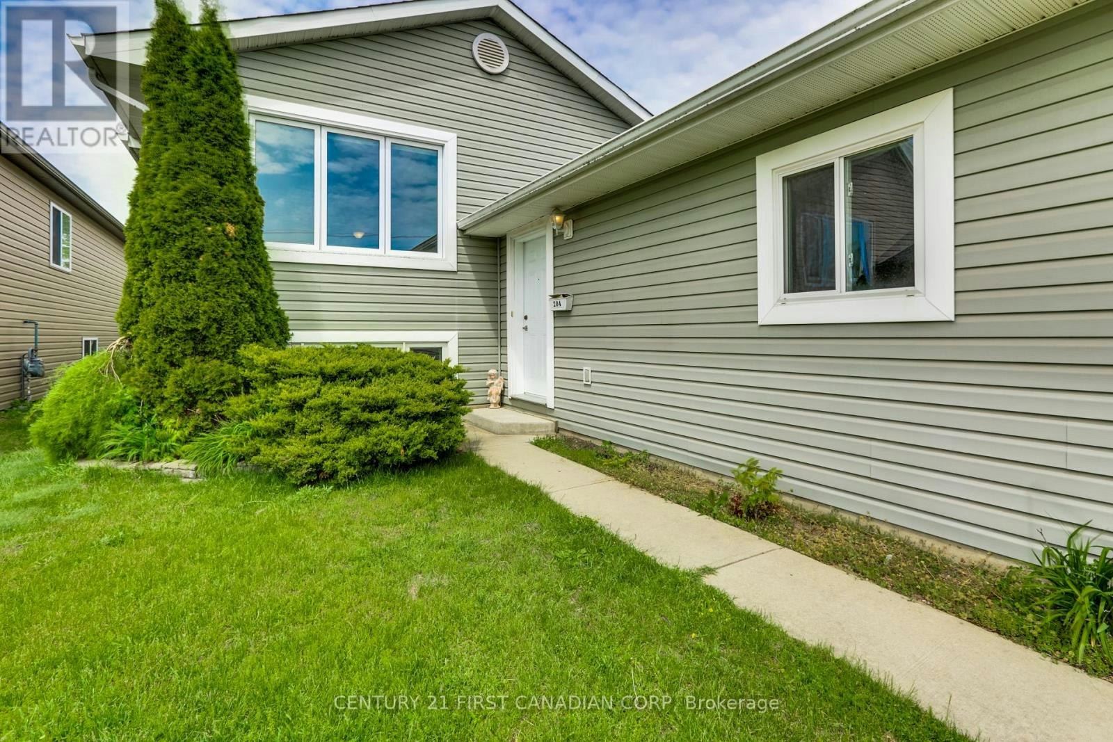 204 Ewart Street, Strathroy, ON, N7G 4G6