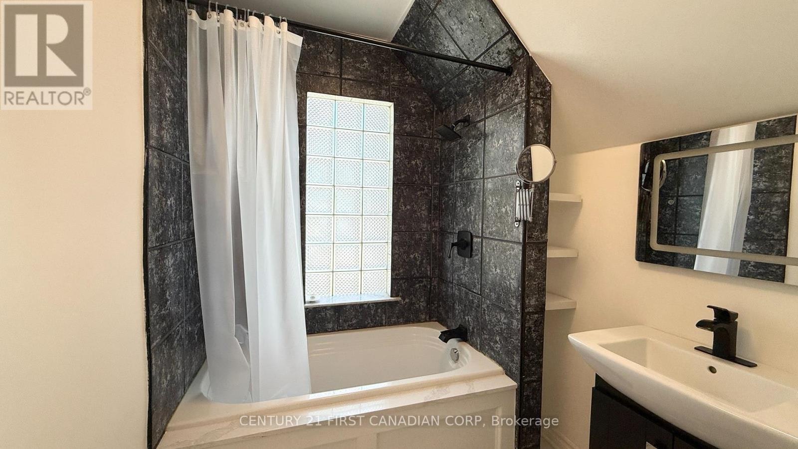 2 Erie Avenue, London, ON, N6J 1J1 - 18