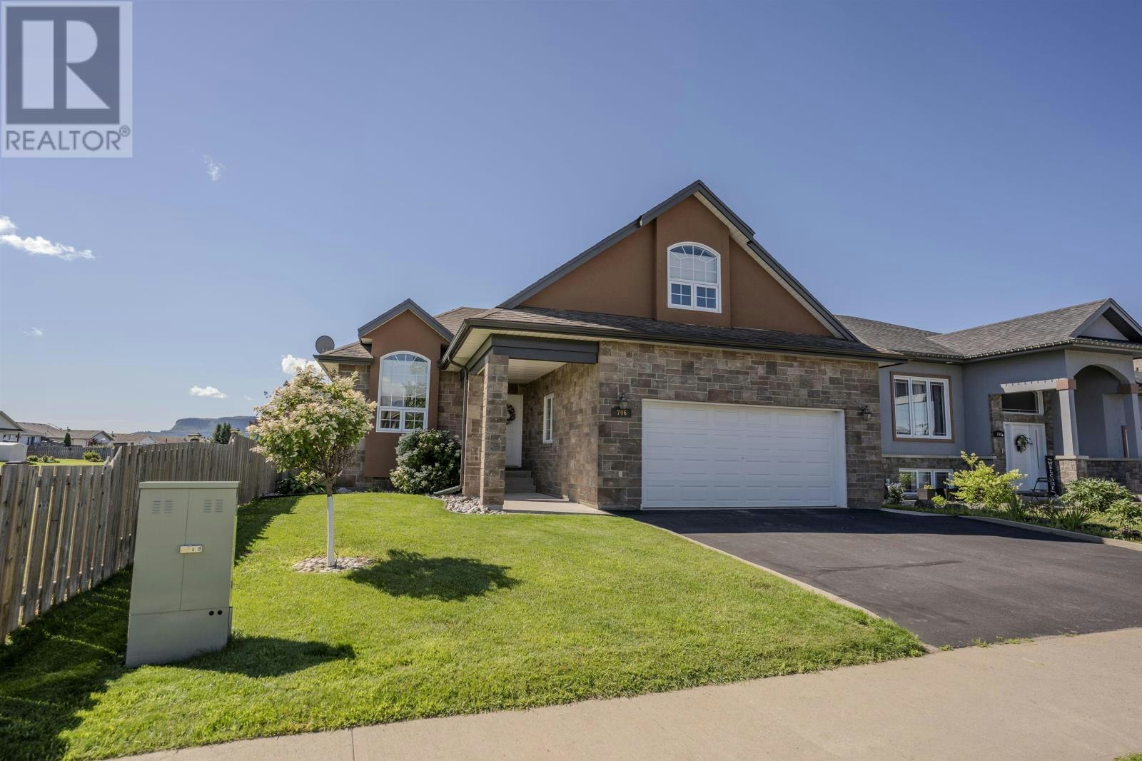 706 Weiler Boulevard, Thunder Bay, ON, P7C 0A7