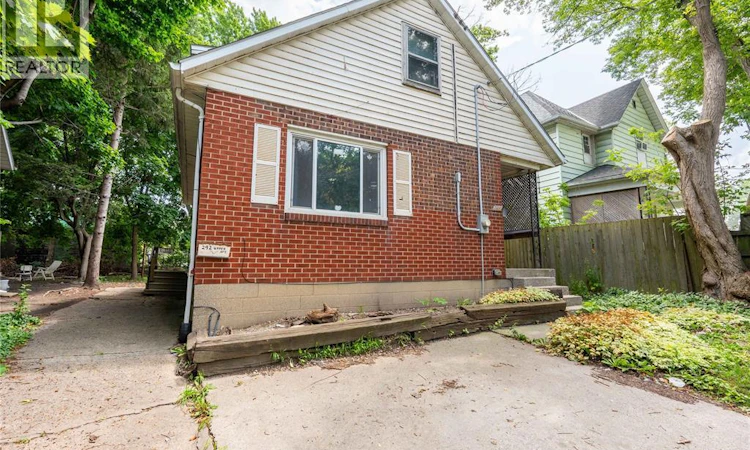 292 Christina Street South