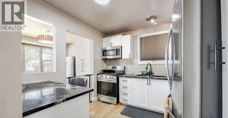 UPPER-9633 Avery, Windsor, ON, N8R 2C1 - 15