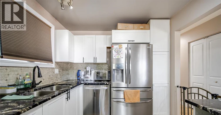 UPPER-9633 Avery, Windsor, ON, N8R 2C1 - 17