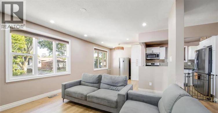 UPPER-9633 Avery, Windsor, ON, N8R 2C1 - 13