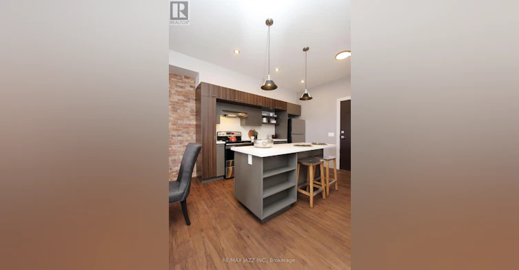 201-14 1/2 King Street E, Oshawa, ON, L1H 1A9 - 17