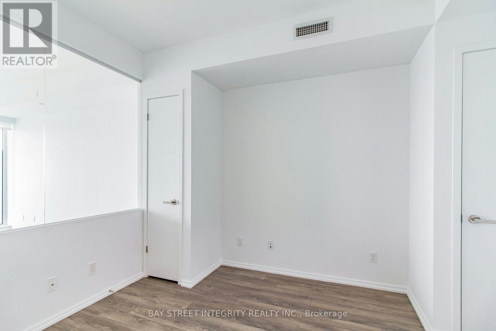 5504-197 Yonge Street, Toronto, ON, M5B 1M4 - 7
