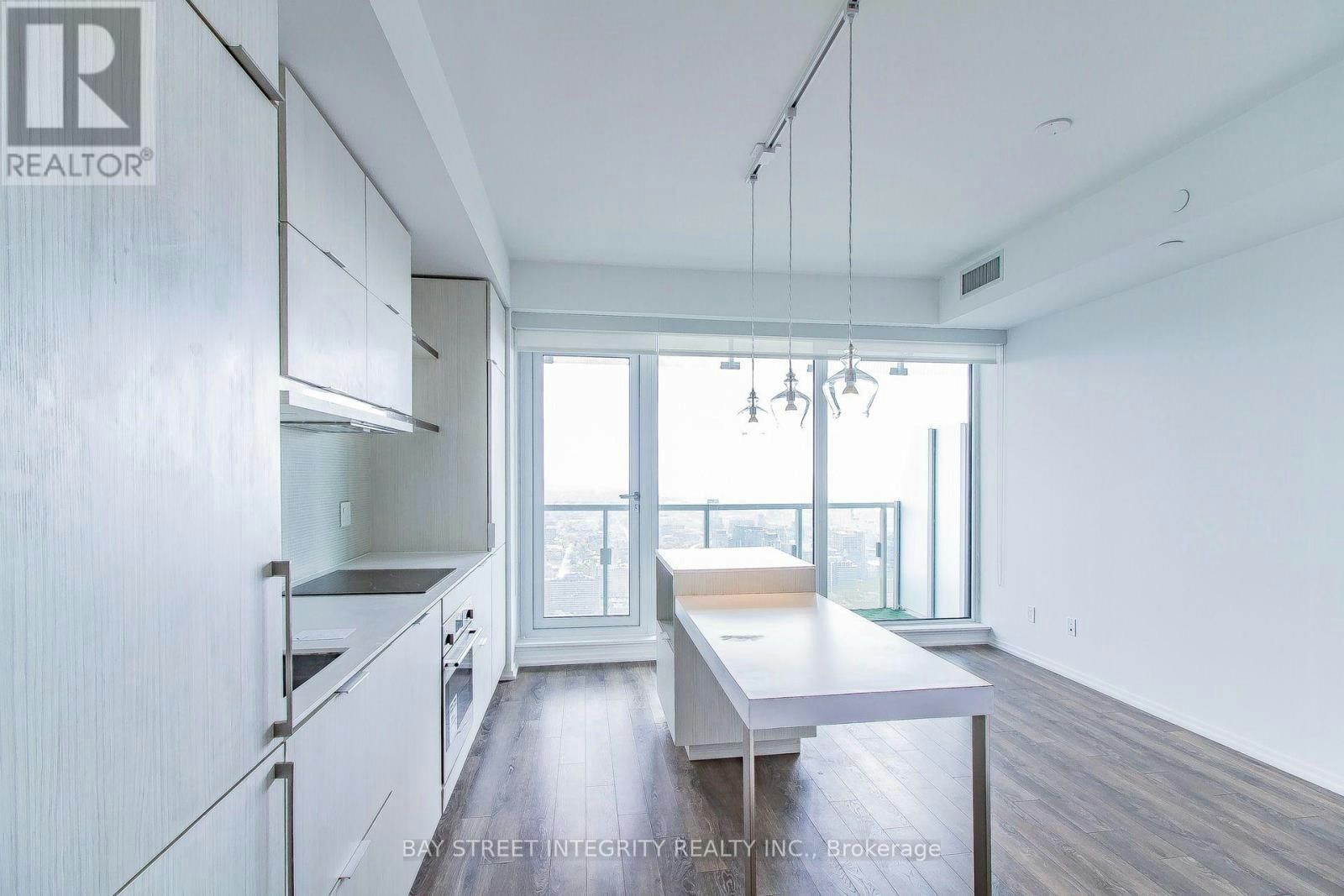 5504-197 Yonge Street, Toronto, ON, M5B 1M4 - 5