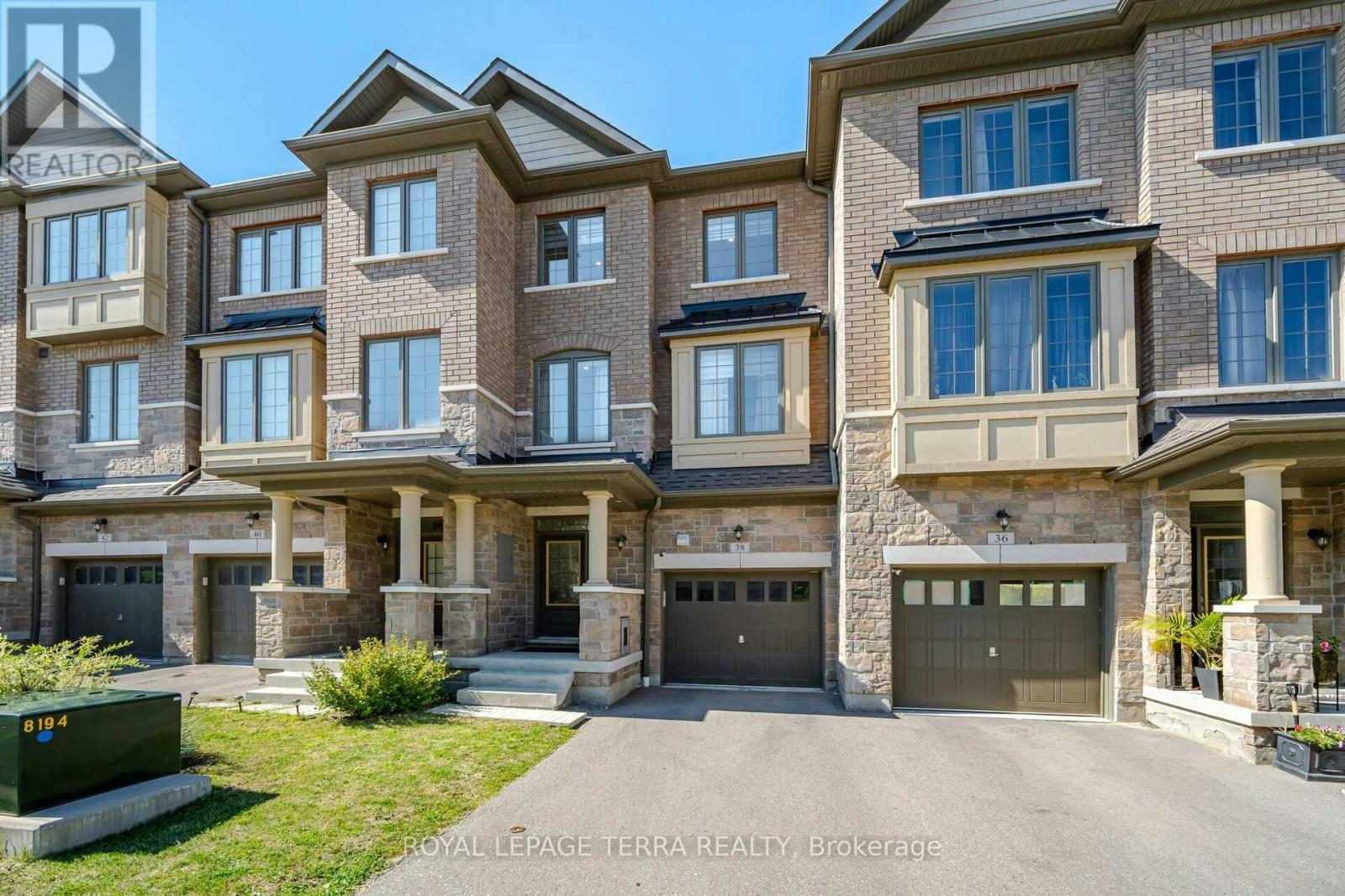 38 Hallmark Way, Whitby, ON, L1P 0K2