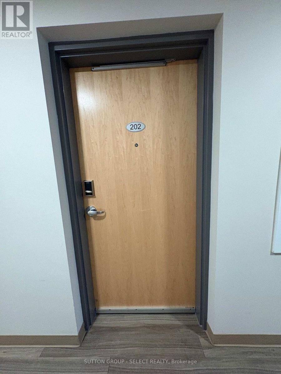 202-99 Pond Mills Road, London, ON, N5Z 3X3 - 3