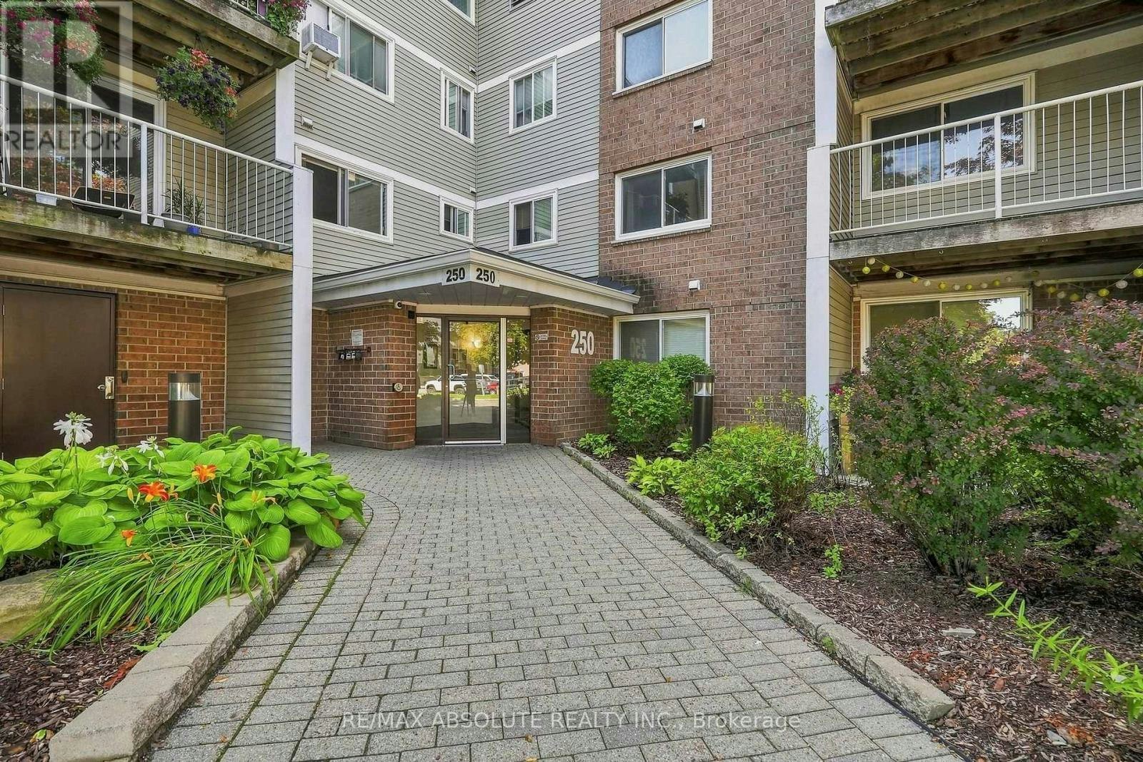 318-250 Brittany Drive, Ottawa, ON, K1K 4M1