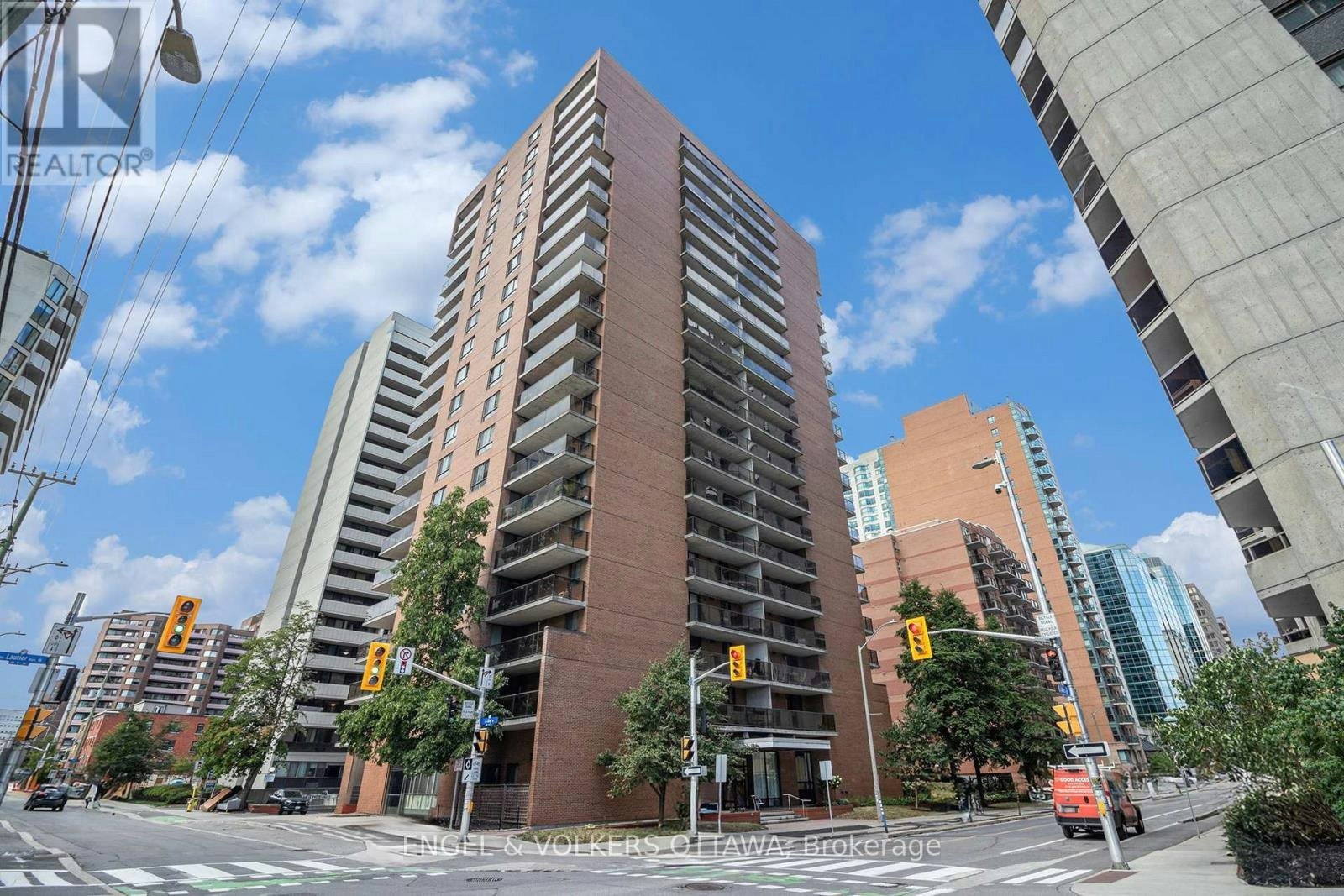 907-475 Laurier Avenue W, Ottawa, ON, K1R 7X1