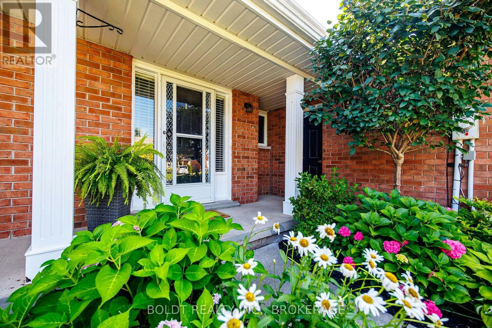 86 Devine Crescent, Thorold, ON, L2V 5A4