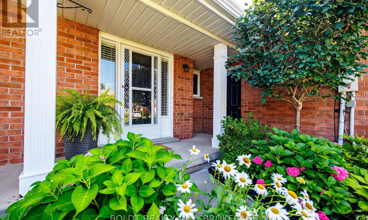 86 Devine Crescent