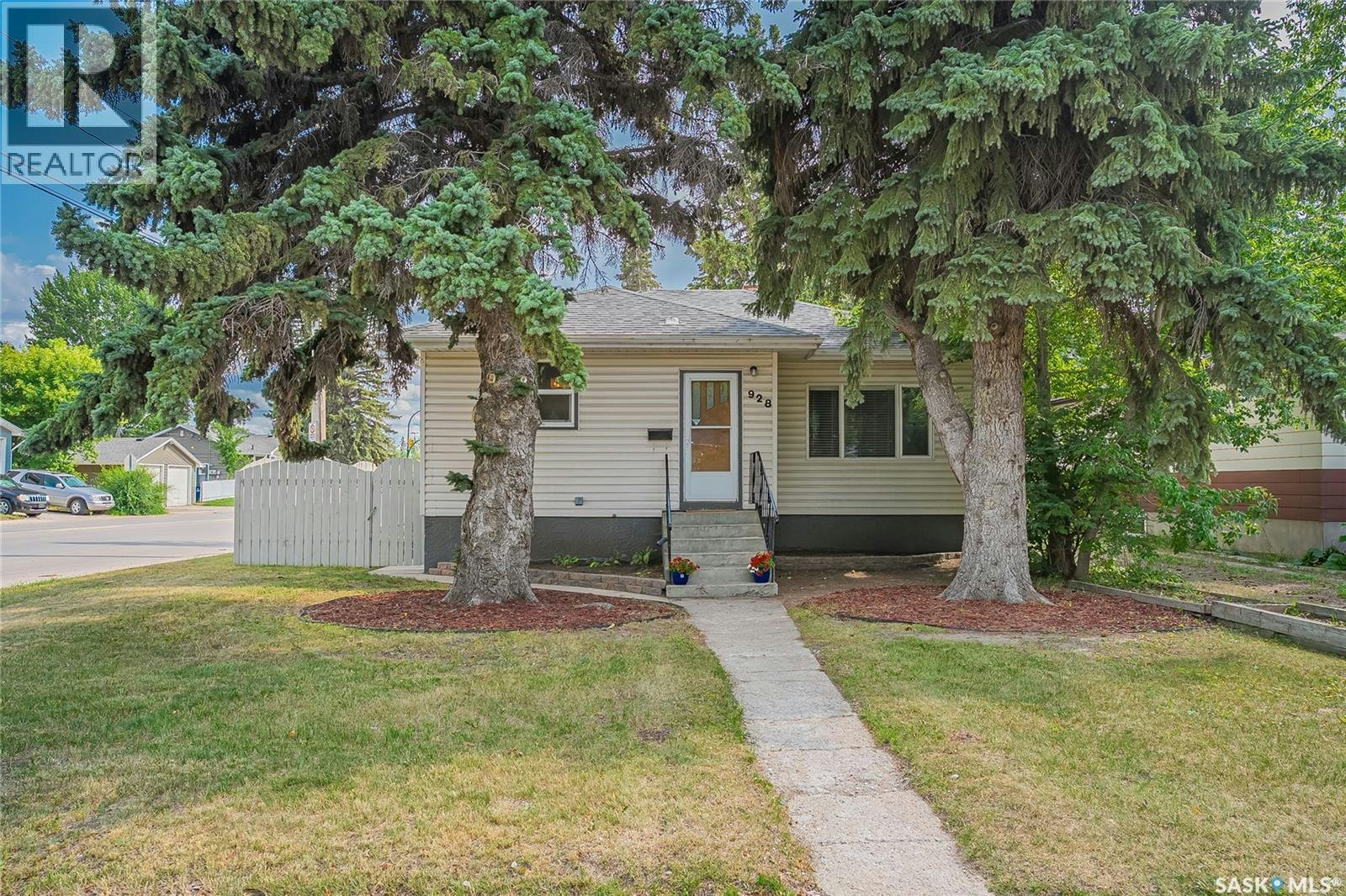 928 1st Street E, Saskatoon, SK, S7H 1T3