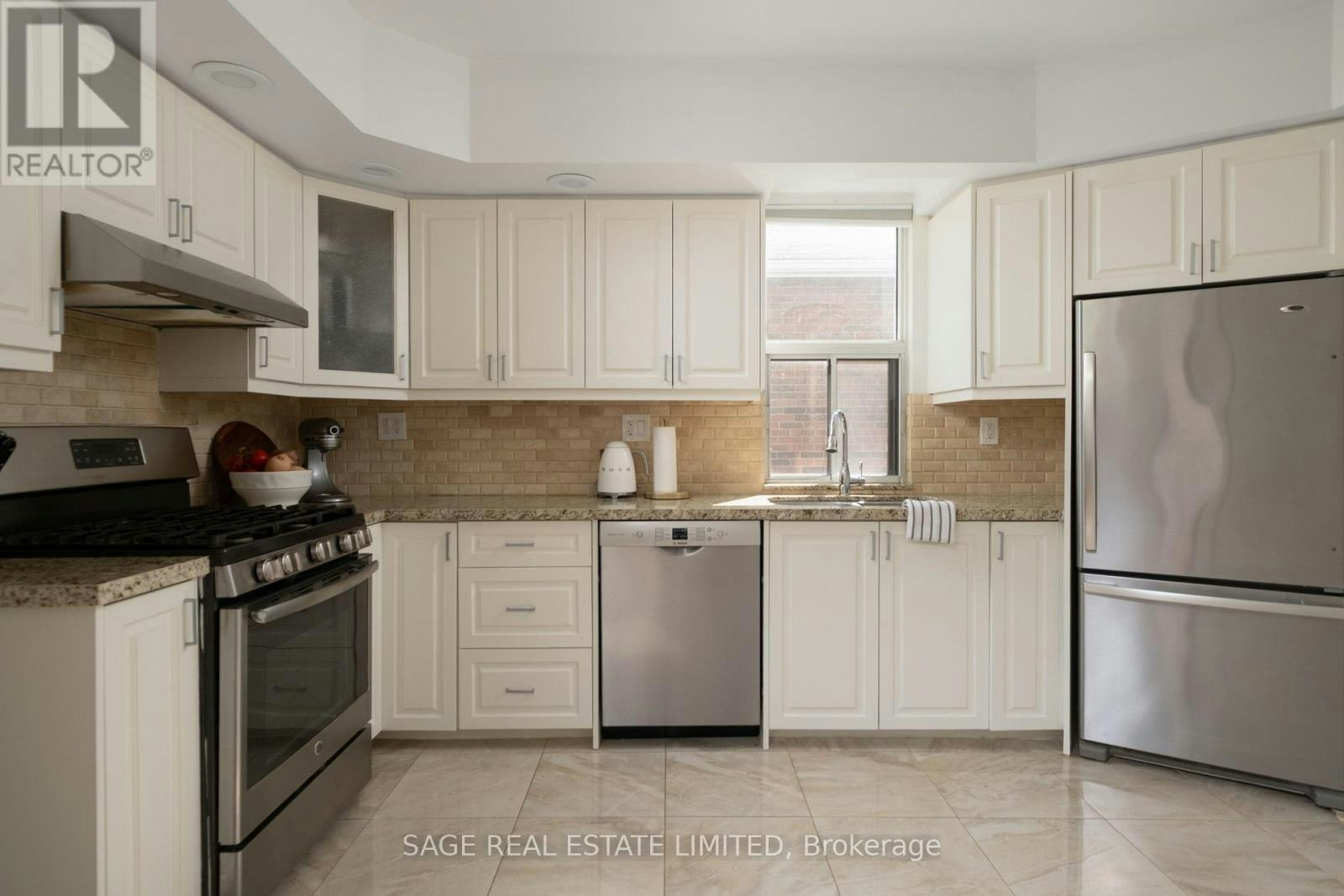 162 John Street, Toronto, ON, M9N 1J8 - 10