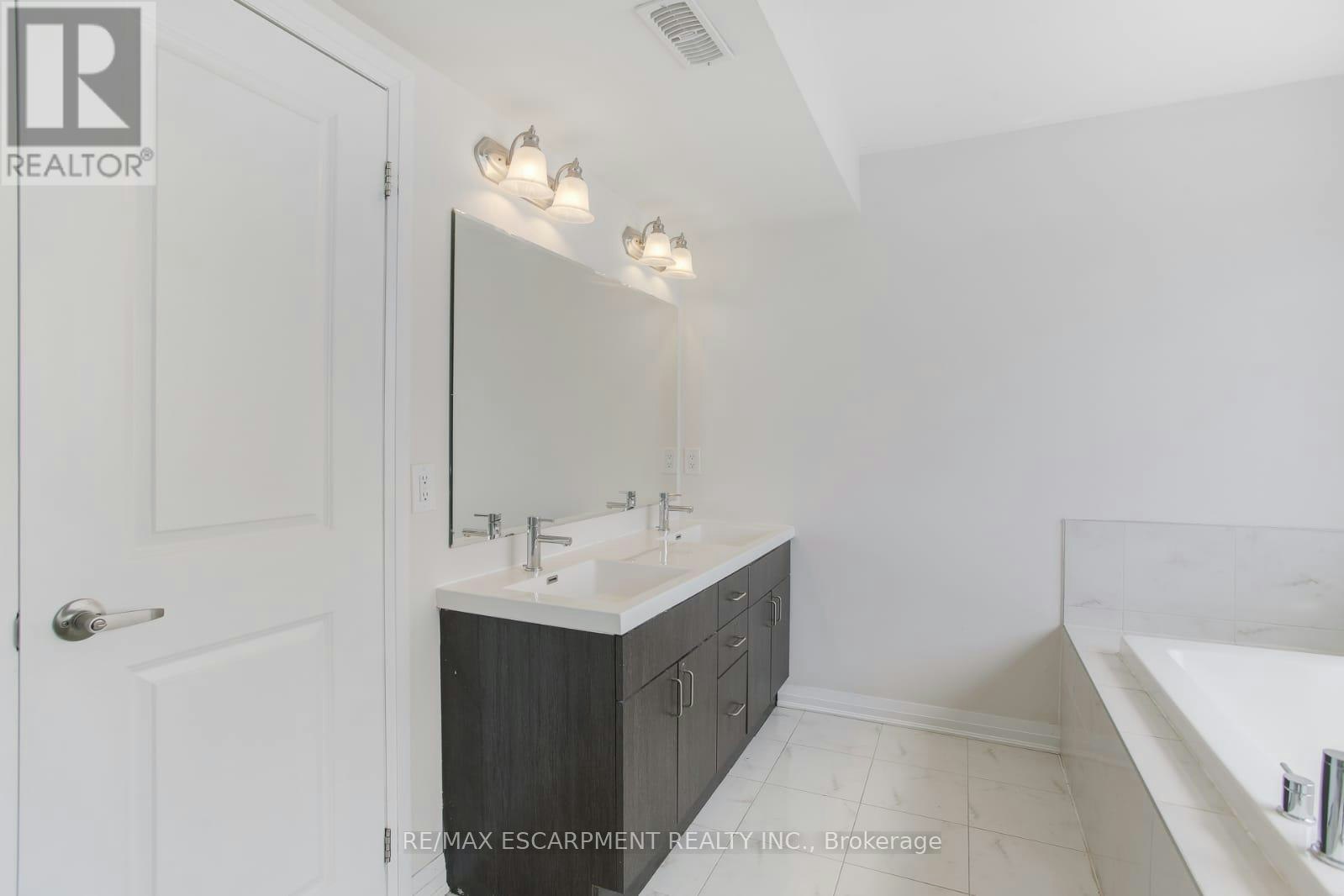 2-130 Frederick Tisdale Drive, Toronto, ON, M3K 0A5 - 18